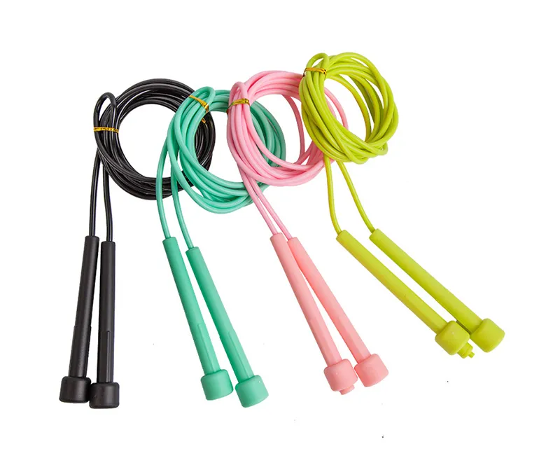 Nastavitelné švihadlo z PVC s protiskluzovými držadly