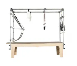 Cvičen&iacute; j&oacute;gy Maple Pilates Cadillac Reformer