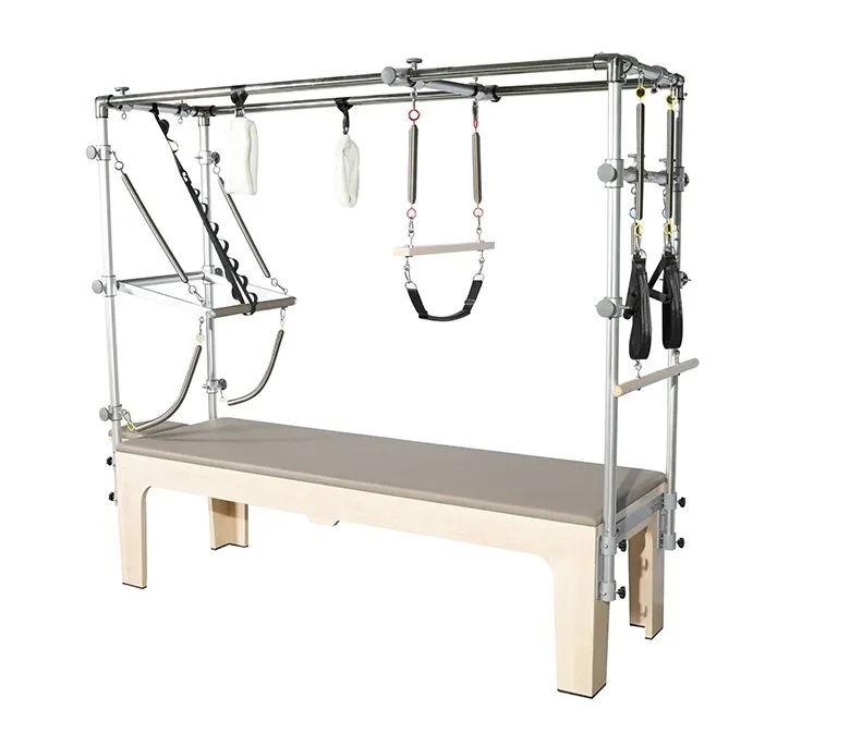 Cvičení jógy Maple Pilates Cadillac Reformer