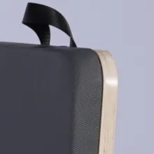 Můžete si vybrat z mikrovlákna (1/1,2 mm) nebo PU kůže a můžeme vyrobit i kůži s kulovou texturou, která se liší od hladké povrchové úpravy základního modelu. Laserový tisk loga zdarma pro více než 5 kusů.