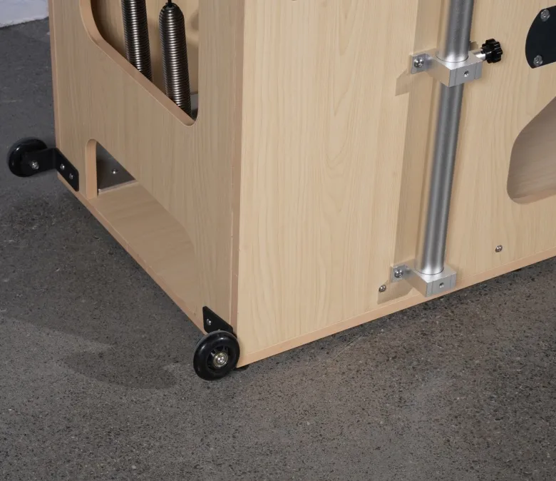 Dřevěný pilatesový stroj na židle