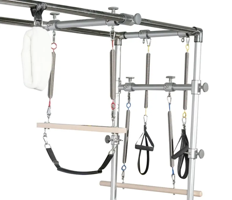 Cvičení jógy Maple Pilates Cadillac Reformer