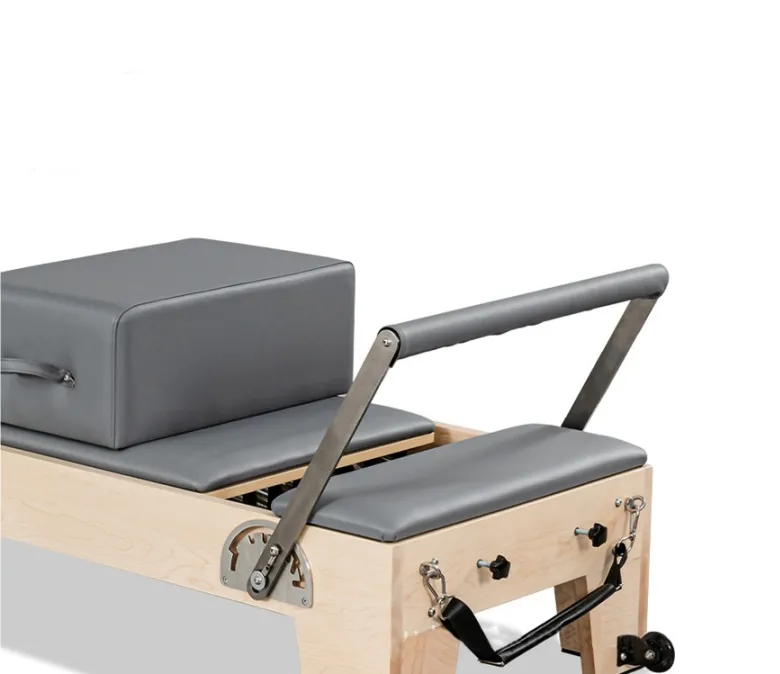 Studio Pilates Maple Reformer s poloviční hrazdou