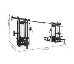 Vybaven&iacute; posilovny s 8 stanicemi v džungli