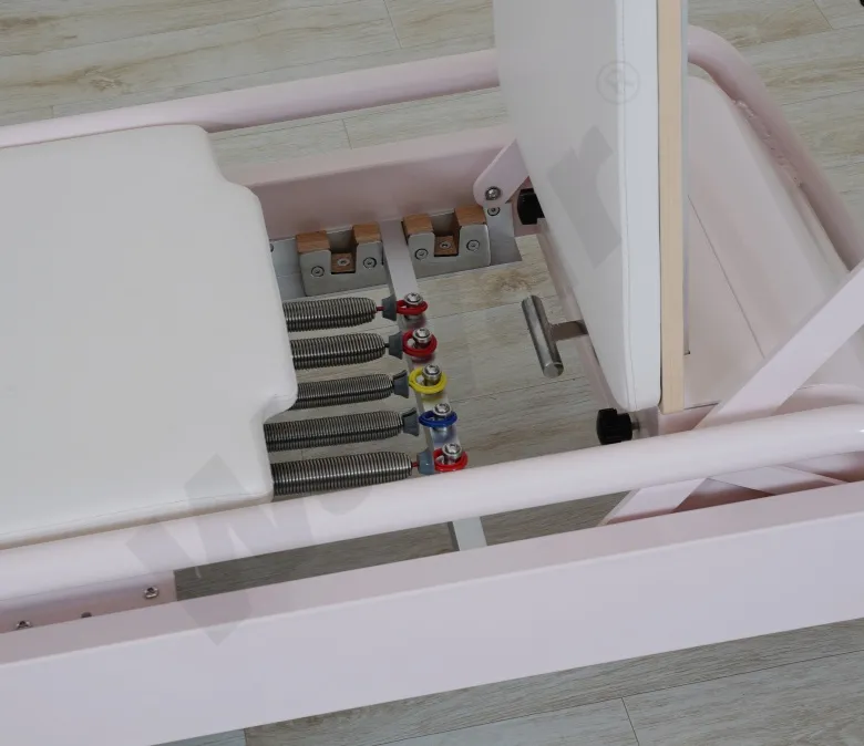 Nová růžová ocel Pilates Reformer s vestavěnou nožní tyčí