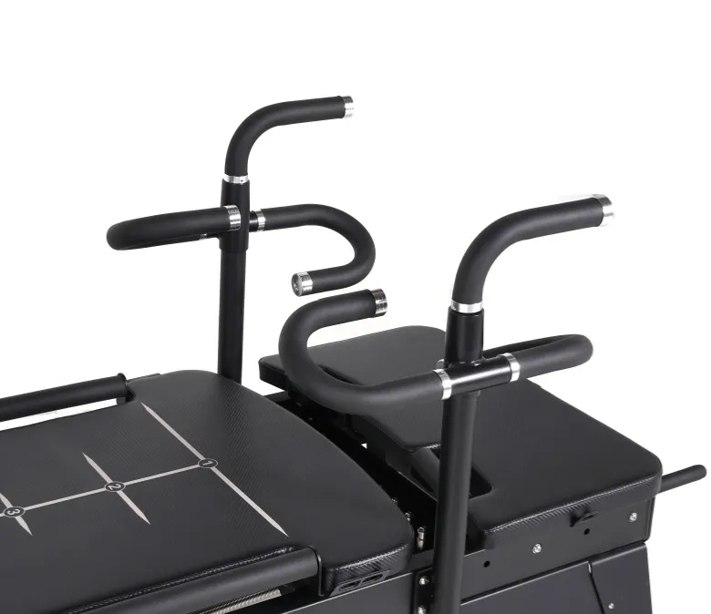 Pilates Reformer stroj s otočnými rukojeťmi