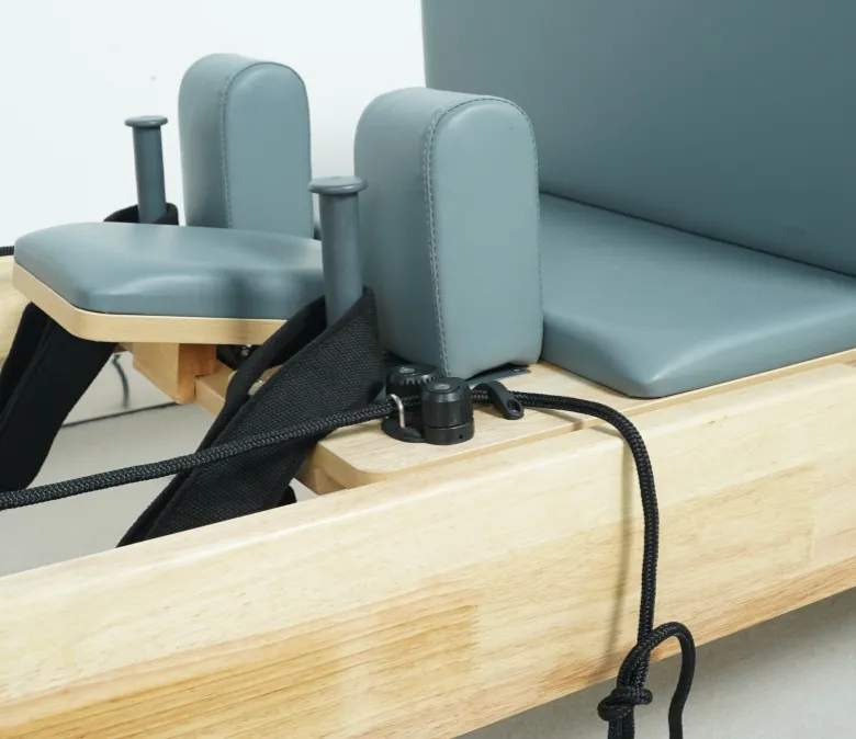 Wavar Pilates Oak Reformer Machine s vestavěnou stupačkou