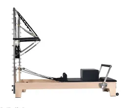 Studio Pilates Maple Reformer s polovičn&iacute; hrazdou